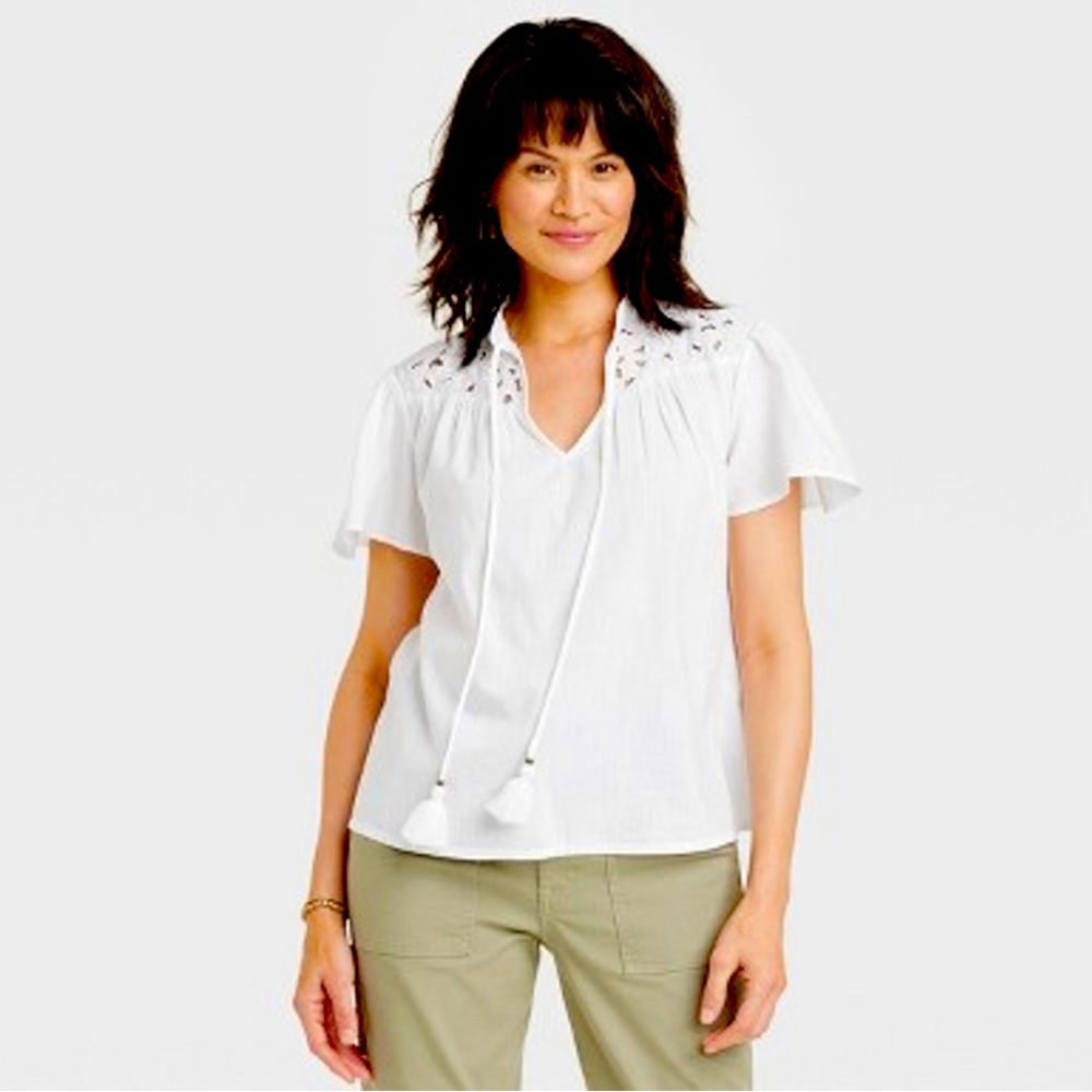 Women Short Sleeve V Neck Woven Eyelet Top Knox Rose White Top